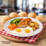 A sturdy 7-inch bagasse plate holding a hot meal, demonstrating its rigidity and suitability for catering services across Ireland